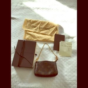 Louis Vuitton Monogram Petite Pochette